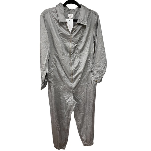 Isabel Maternity Woven Long Sleeve Maternity Jumpsuit in Matte Gray NWT, Size S - Picture 4 of 10